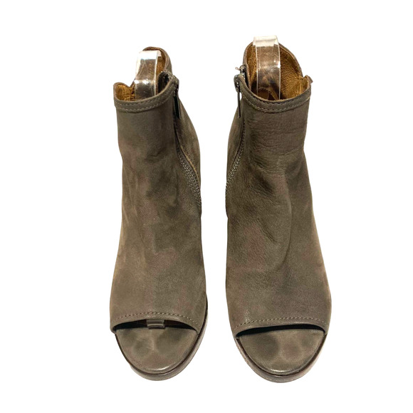 Frye Women's Zippered Ankle Boots‎ Size Brown Leather Size 7M - Picture 2 of 13